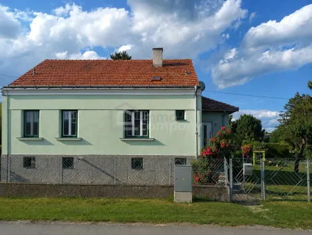 Hausfront Strassenseitig