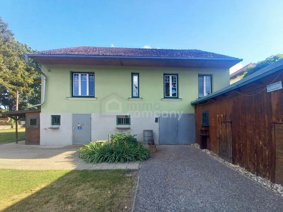 Blick vom Garten zum Haus
