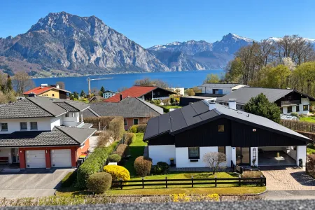Sonnige 2-Zimmer-Wohnung mit unverbaubarem Panoramablick auf See & Traunstein