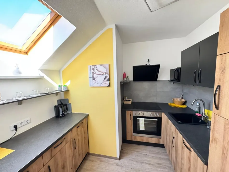 Sonnige 2-Zimmer-Wohnung mit unverbaubarem Panoramablick auf See & Traunstein - Bild
