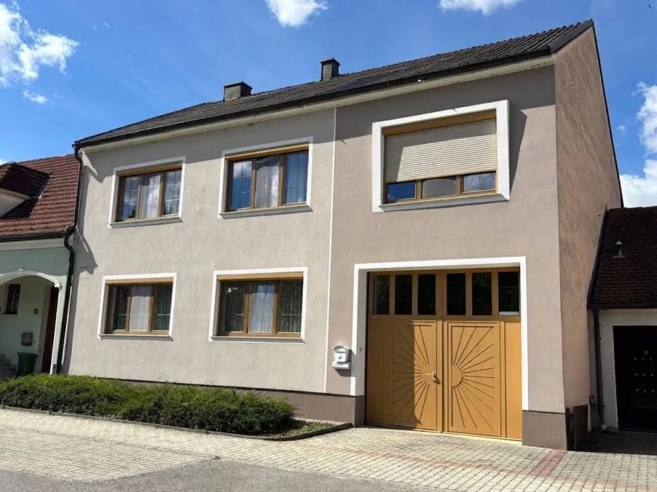 Platz ohne Ende! 7 Zimmer, 1.423 m² Eigengrund & zahlreiche Nebengebäude in Gaubitsch - Titelbild