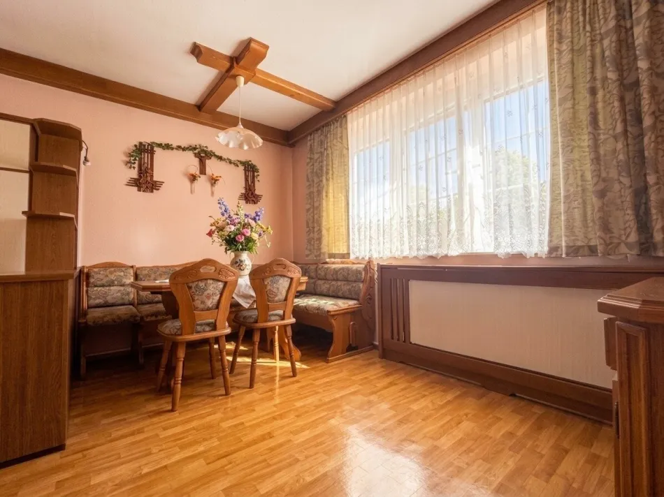 Platz ohne Ende! 7 Zimmer, 1.423 m² Eigengrund & zahlreiche Nebengebäude in Gaubitsch - Bild