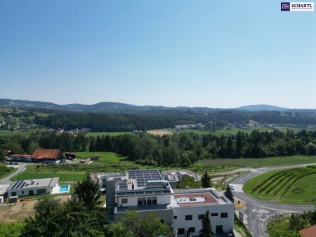 WOHNEN ÜBER DEN DINGEN! Lassen Sie Ihren Blick über das 360°-Panorama der Weststeiermark schweifen und genießen Sie ein unvergleichliches Wohngefühl. Luxus, Ruhe und Lebensqualität in ihrer schönsten Form. Sofort verfügbar.