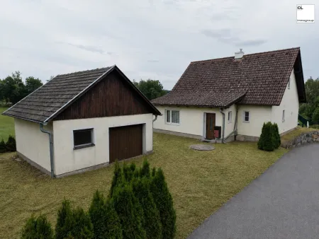 Wohnhaus mit Garage