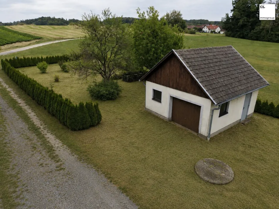 Wohnhaus mit Garage
