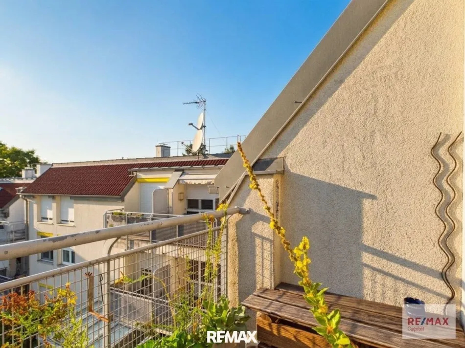 Fernblick: 3-Zimmer-Dachgeschosswhg. in Wolkersdorf mit Loggia und Tiefgaragenplatz - Bild