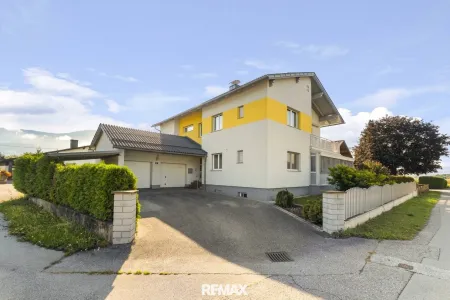 Haus mit Zufahrt Garage