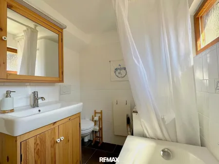 Bad mit Wanne und WC