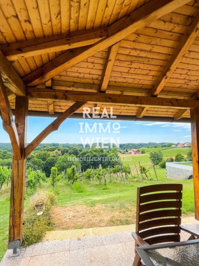 Idyllisches Einfamilienhaus mit eigenem Weinberg und Panoramaterrasse - Bild
