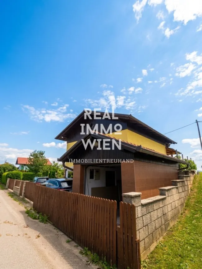 Idyllisches Einfamilienhaus mit eigenem Weinberg und Panoramaterrasse - Bild