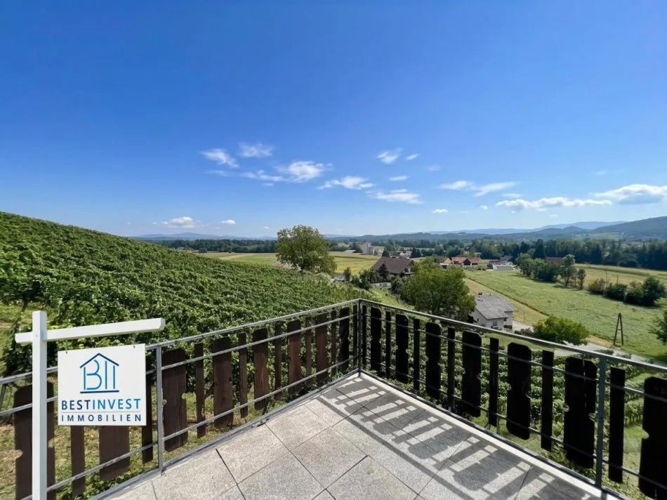 Großzügiger Familienwohnsitz mit grandioser Fernsicht und Indoor-Pool - Bild