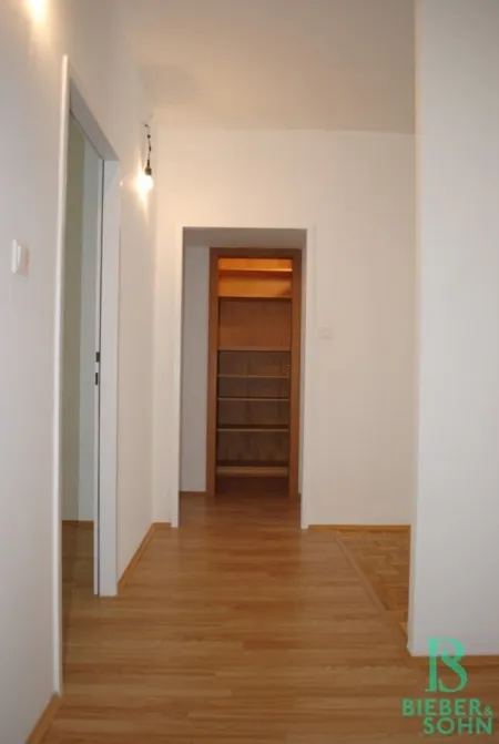 Vorraum / Zimmer