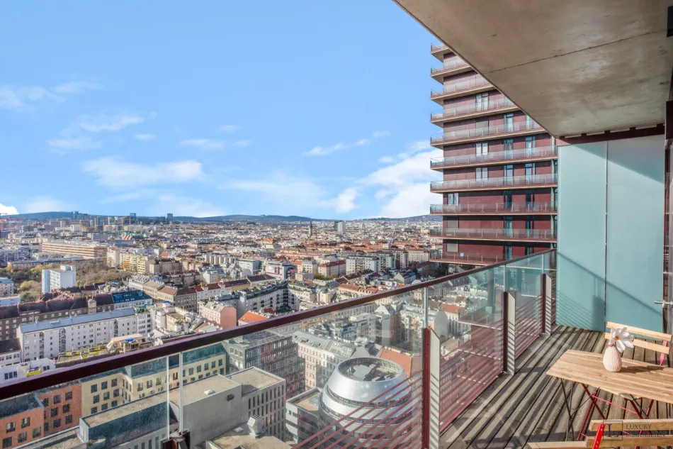 Helle 2-Zimmer-Wohnung im „TrIIIple“ mit Rooftop-Pool und spektakulärem Panoramablick Richtung Innenstadt - Titelbild