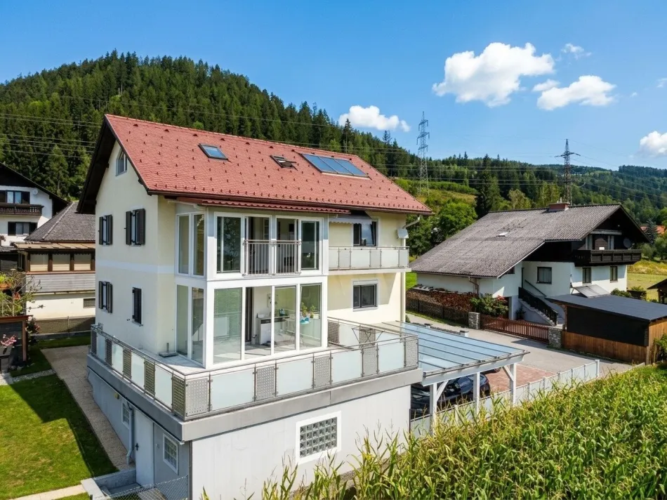 Viel Platz, Ruhe und Aussicht – Wohnhaus mit Pool in Top-Lage von Mürzhofen - Bild