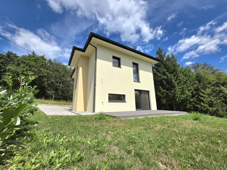 Erstbezug! Modernes Ziegelmassivhaus im Grünen! - Titelbild