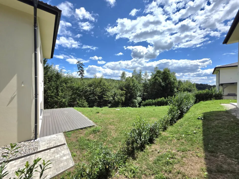 Erstbezug! Modernes Ziegelmassivhaus im Grünen! - Bild