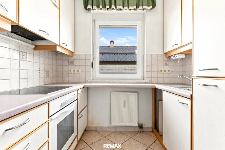 Wohnung mit Potential in zentraler Lage – ideale Starterwohnung mit Balkon und Grünblick - Bild