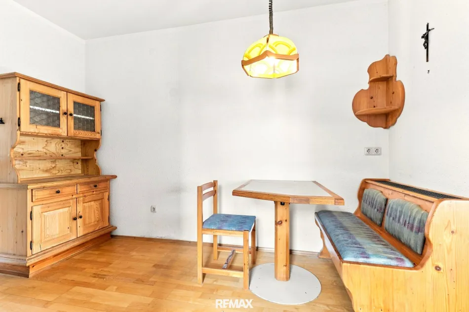 Wohnung mit Potential in zentraler Lage – ideale Starterwohnung mit Balkon und Grünblick - Bild