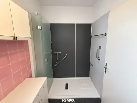 Bad mit barrierefreier Dusche EG