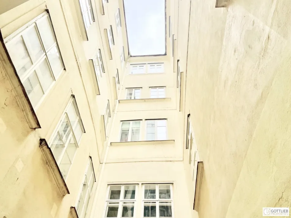 Bestlage nahe Stephansplatz! Elegantes 2,5-Zimmer-Stilaltbau-Apartment in Renaissance-Gebäude in Stockwerks- und Hofruhelage - Bild