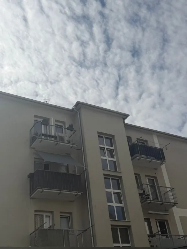Großzügige Wohnung mit Balkon - schnell Termin vereinbaren - perfekte für privaten Eigengebrauch oder auch für Anleger - Bild