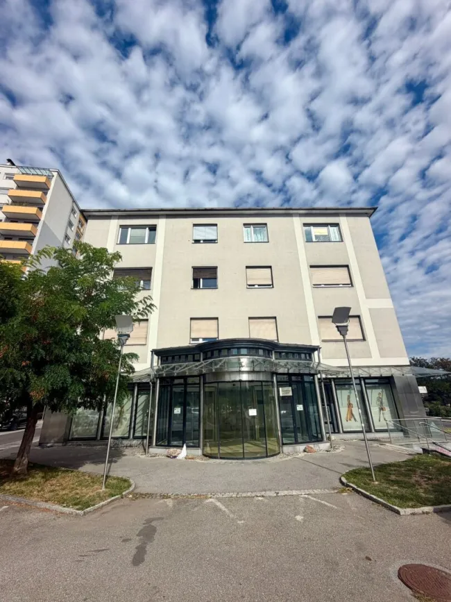 Großzügige Wohnung mit Balkon - schnell Termin vereinbaren - perfekte für privaten Eigengebrauch oder auch für Anleger - Bild