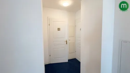 Vorzimmer zum WC sowie Personal-Waschraum