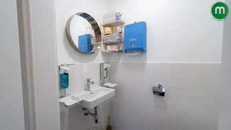 WC mit Waschbecken