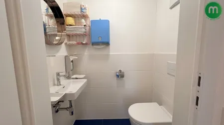 WC mit Waschbecken