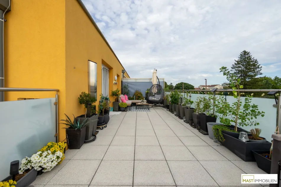 Sonnige 3 Zimmer DG Wohnung mit ca. 33 m² großer Dachterrasse direkt in Korneuburg - Bild