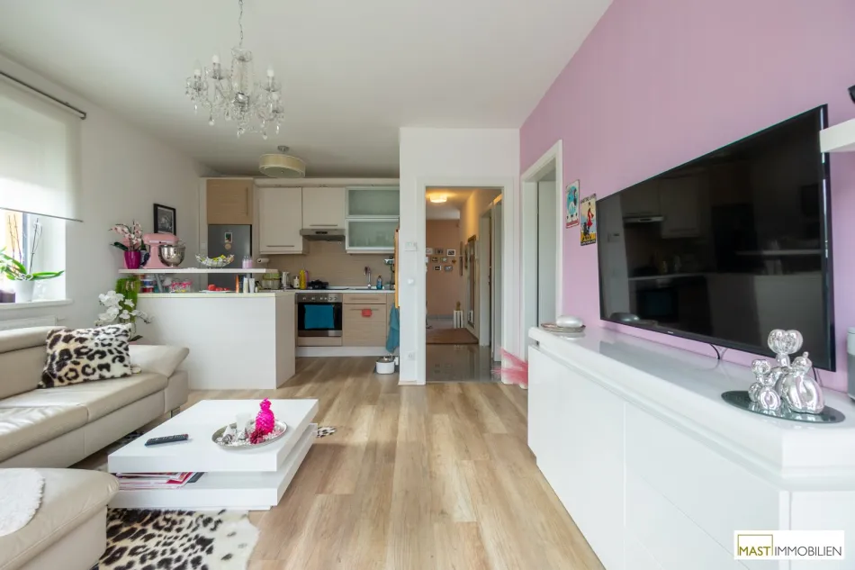 Sonnige 3 Zimmer DG Wohnung mit ca. 33 m² großer Dachterrasse direkt in Korneuburg - Bild
