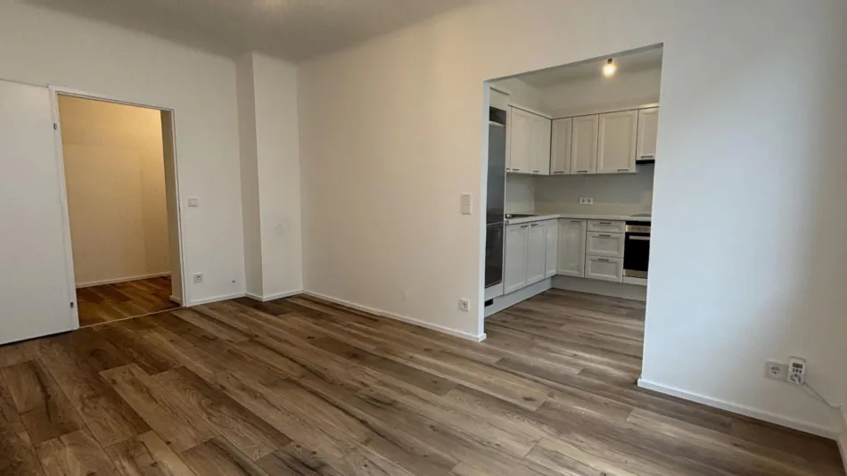 ++Sofort bezugsfertig++ Liebevolle 2-Zimmer-Wohnung mit Loggia, Lift & Keller - Bild