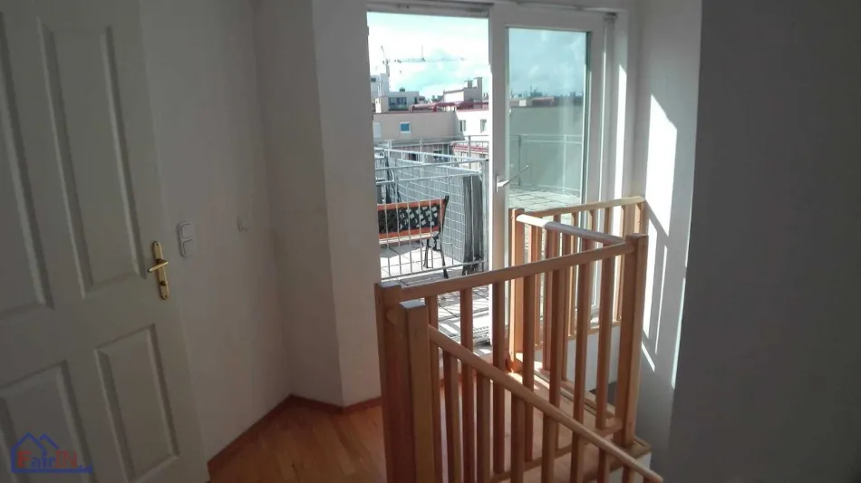 Neuwertige 3-Zi-Maisonette mit Terrasse/ ab sofort mieten! - Bild