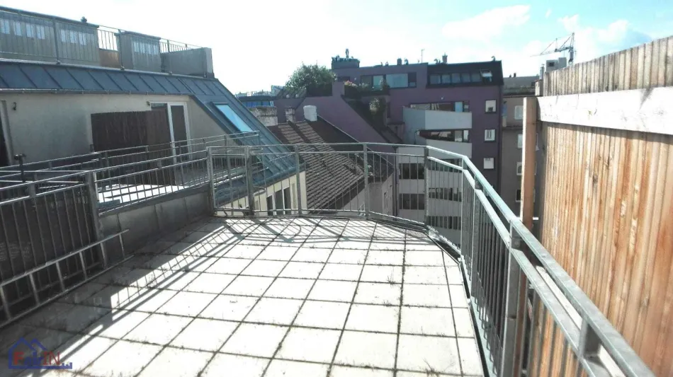 Neuwertige 3-Zi-Maisonette mit Terrasse/ ab sofort mieten! - Bild