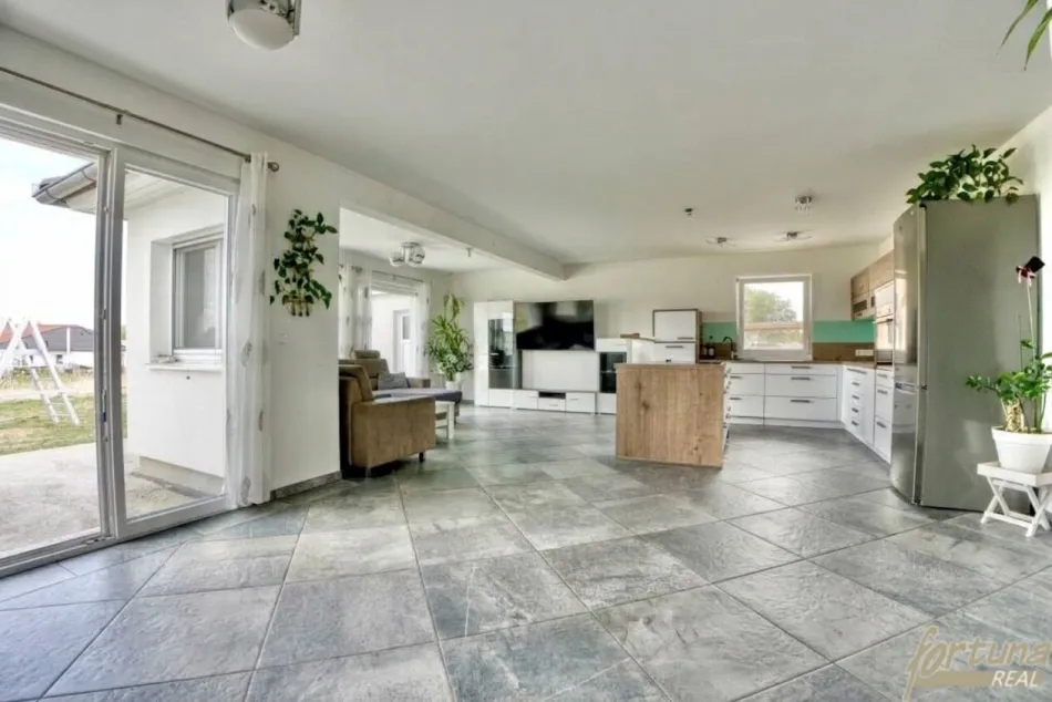 Neuer Bungalow. Garten. Terrasse. Fair im Preis. - Bild