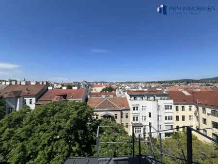 Blick auf die Berge und die Stadt