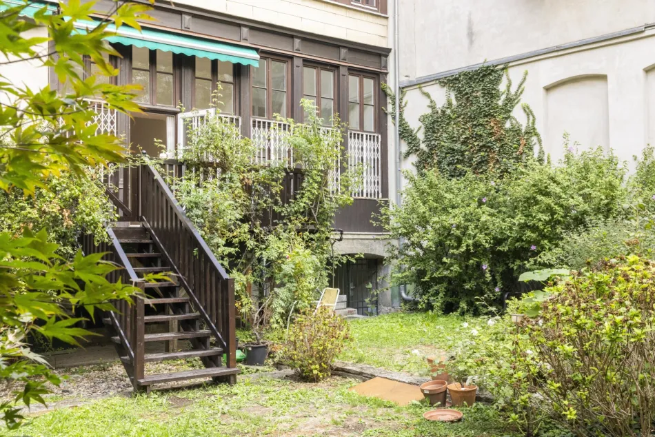 Großzügiges Wohnen im Stilaltbau mit Terrasse und verwunschenem Garten - Titelbild