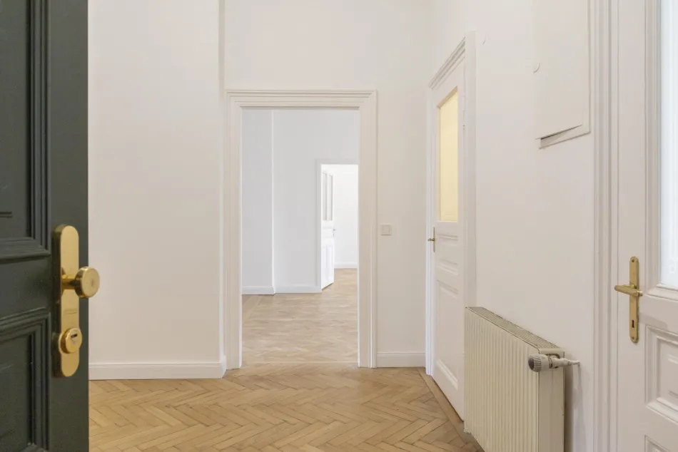 Großzügiges Wohnen im Stilaltbau mit Terrasse und verwunschenem Garten - Bild
