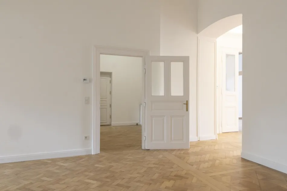 Großzügiges Wohnen im Stilaltbau mit Terrasse und verwunschenem Garten - Bild