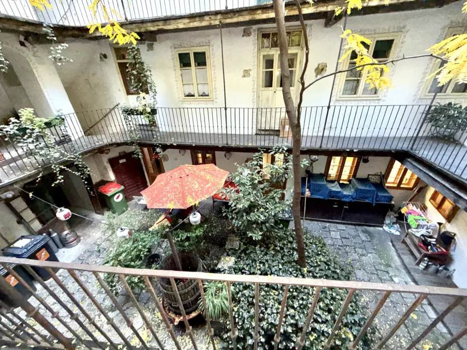 Historisches Zinshaus Nähe Volkstheater zum Verkauf! - Bild