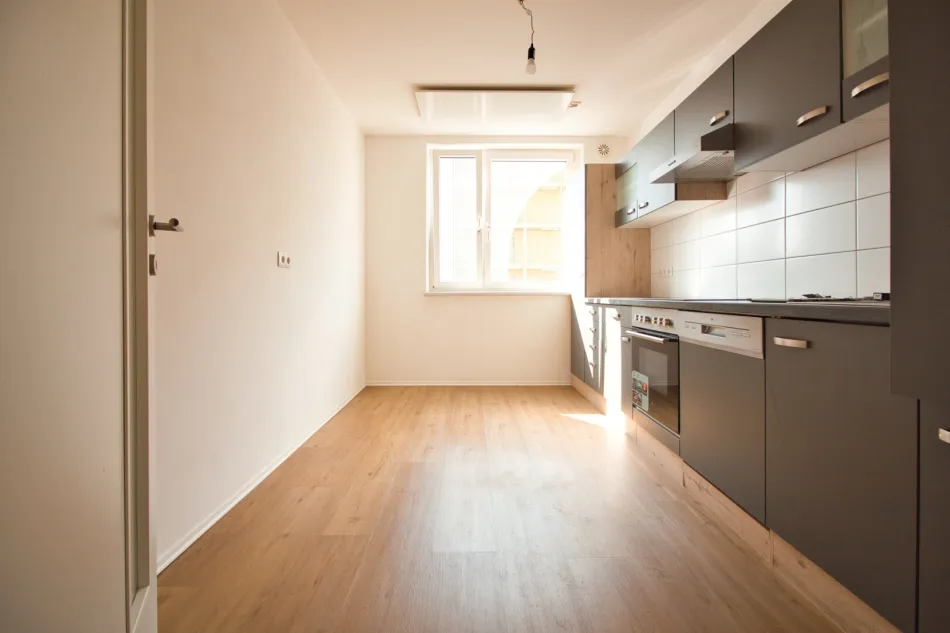 Helle, gepflegte 2-Zimmer-Wohnung Eckwohnung mit separater Küche | TOP Anbindung - Bild