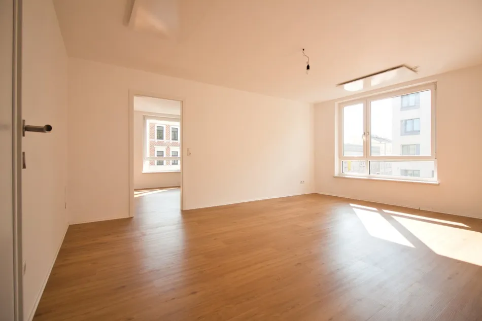 Helle, gepflegte 2-Zimmer-Wohnung Eckwohnung mit separater Küche | TOP Anbindung - Titelbild