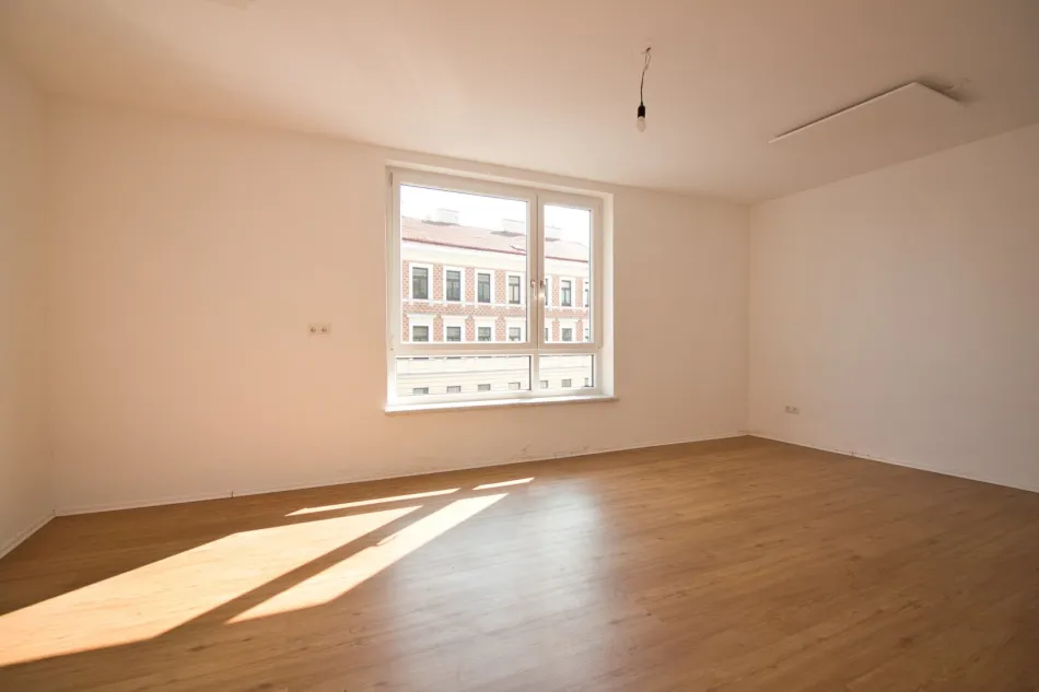 Helle, gepflegte 2-Zimmer-Wohnung Eckwohnung mit separater Küche | TOP Anbindung - Bild