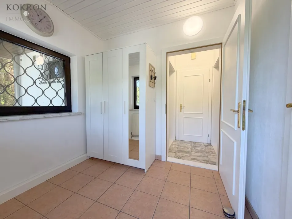 Einfamilienhaus mit traumhaften Garten, Pool & Sauna - Bild