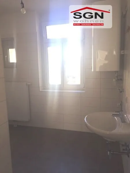 Wunderschöne helle 2-Zimmer komplett sanierte Altbauwohnung mit Ausblick an die Donau - Bild