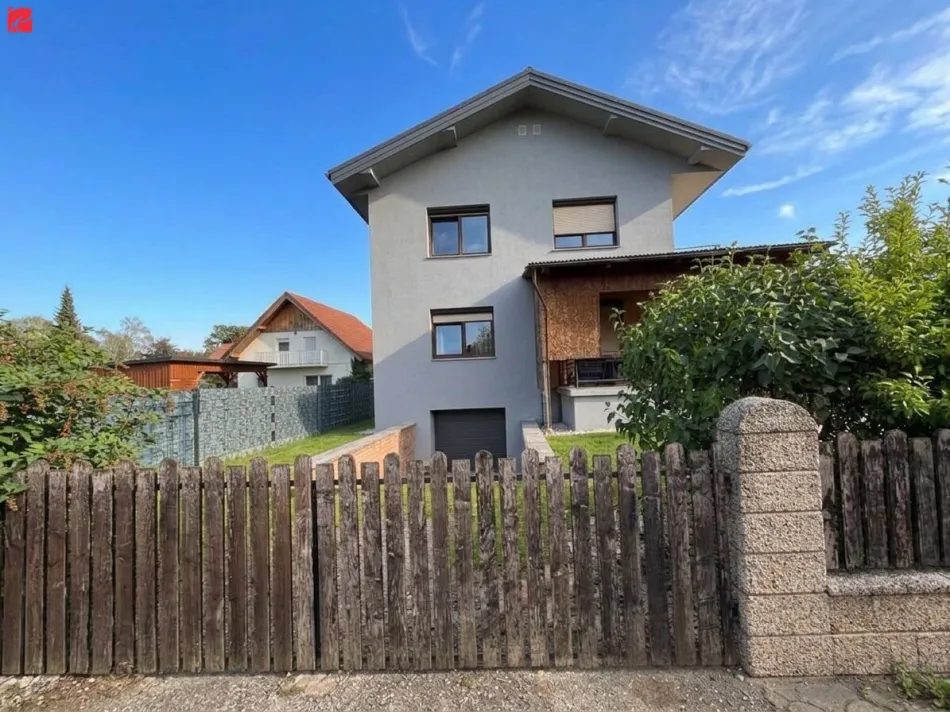 Geräumiges Mehrfamilienhaus mit großzügigen Garten - Titelbild