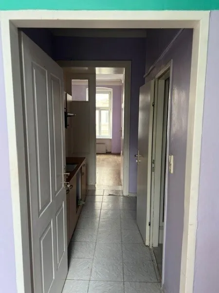 Renovierungsbedürftige Altbauwohnung mit Potenzial nahe Brunnenmarkt