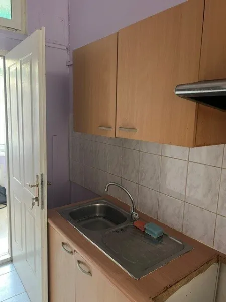 Renovierungsbedürftige Altbauwohnung mit Potenzial nahe Brunnenmarkt