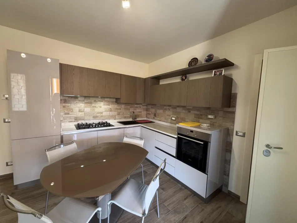 Wohnung mit Terrasse Erste Stock - Bild