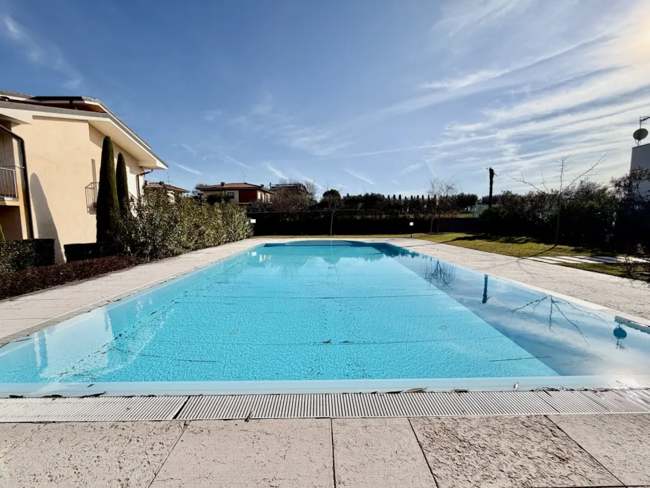 Erdgeschoss Wohnung mit Garten und Pool - Bild